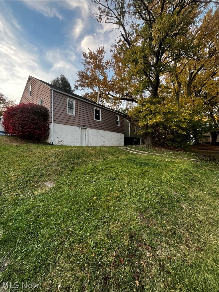 1722 Saint Elmo Avenue NE Canton OH 44705
