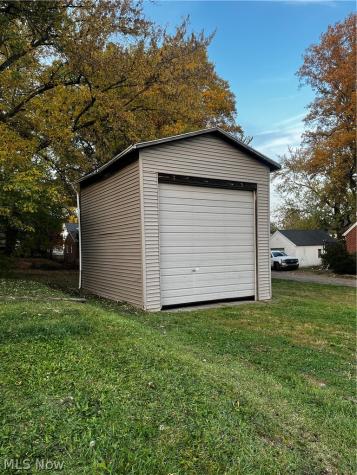 1722 Saint Elmo Avenue NE Canton OH 44705