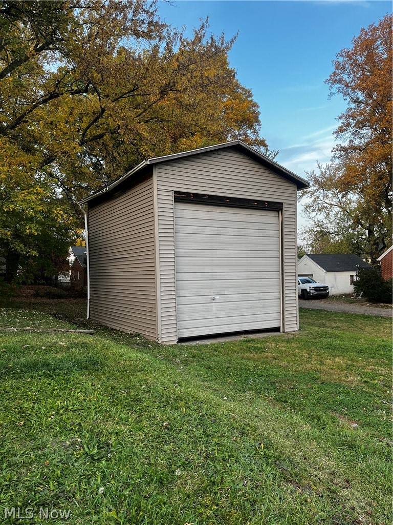 1722 Saint Elmo Avenue NE Canton OH 44705