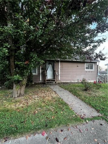 1722 Saint Elmo Avenue NE Canton OH 44705