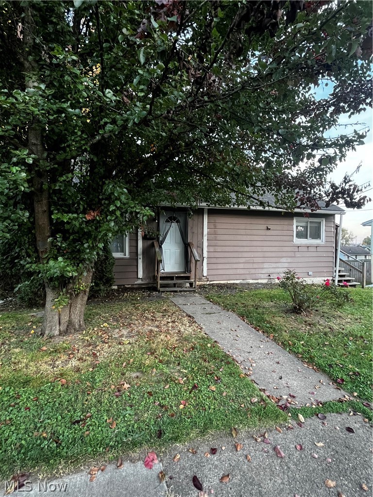 1722 Saint Elmo Avenue NE Canton OH 44705