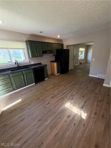 1722 Saint Elmo Avenue NE Canton OH 44705