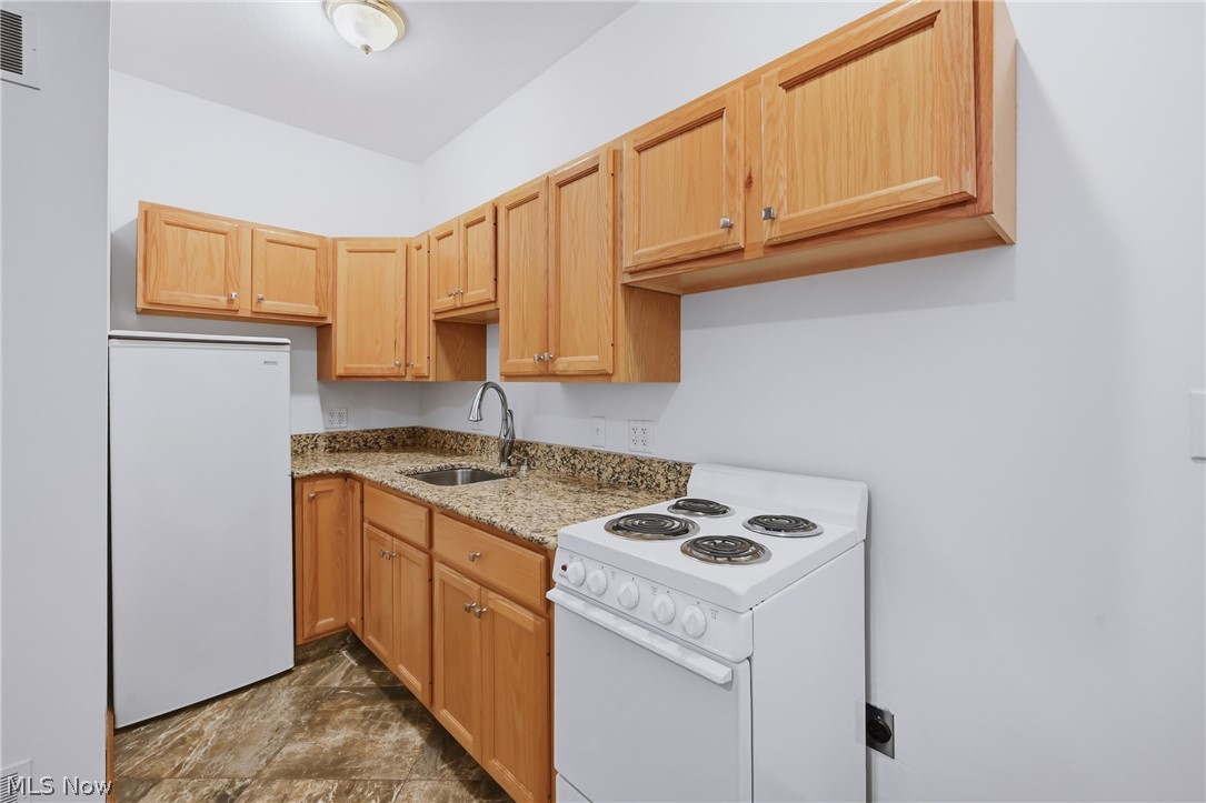 2412 East Pointe Drive SE Warren OH 44484