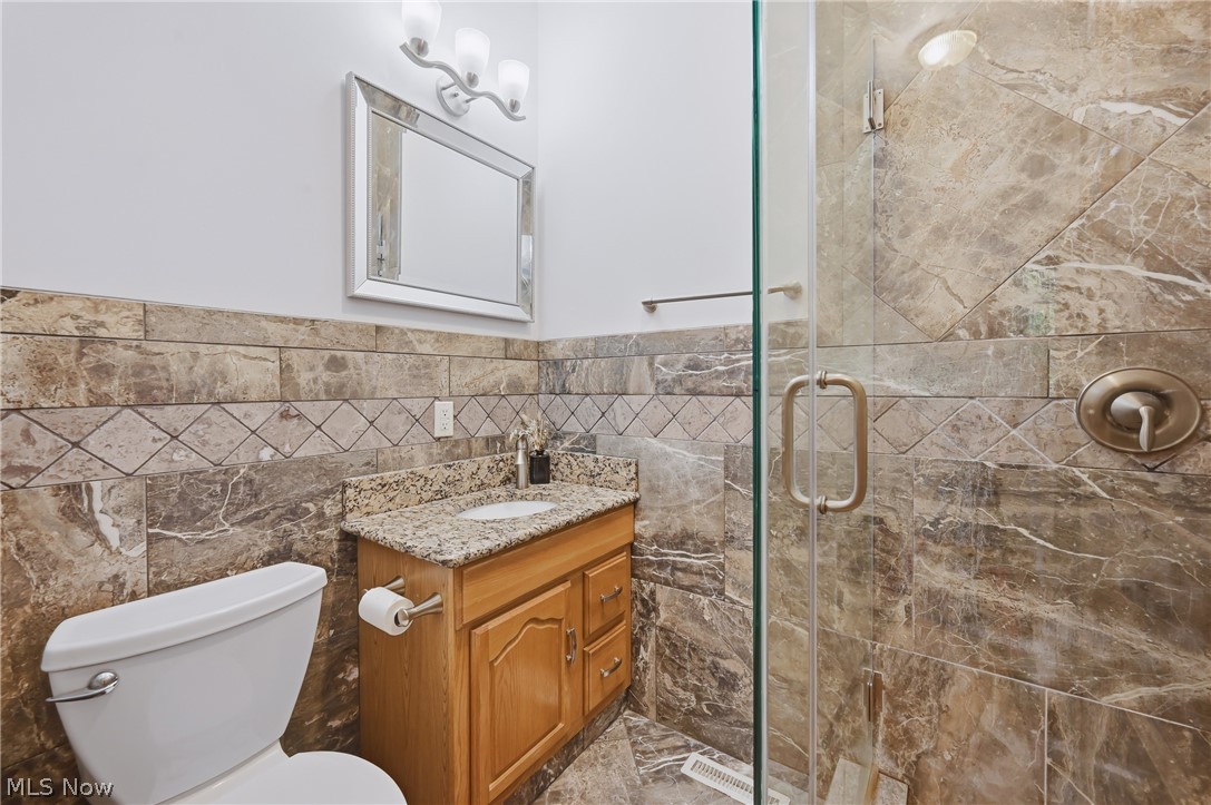 2412 East Pointe Drive SE Warren OH 44484