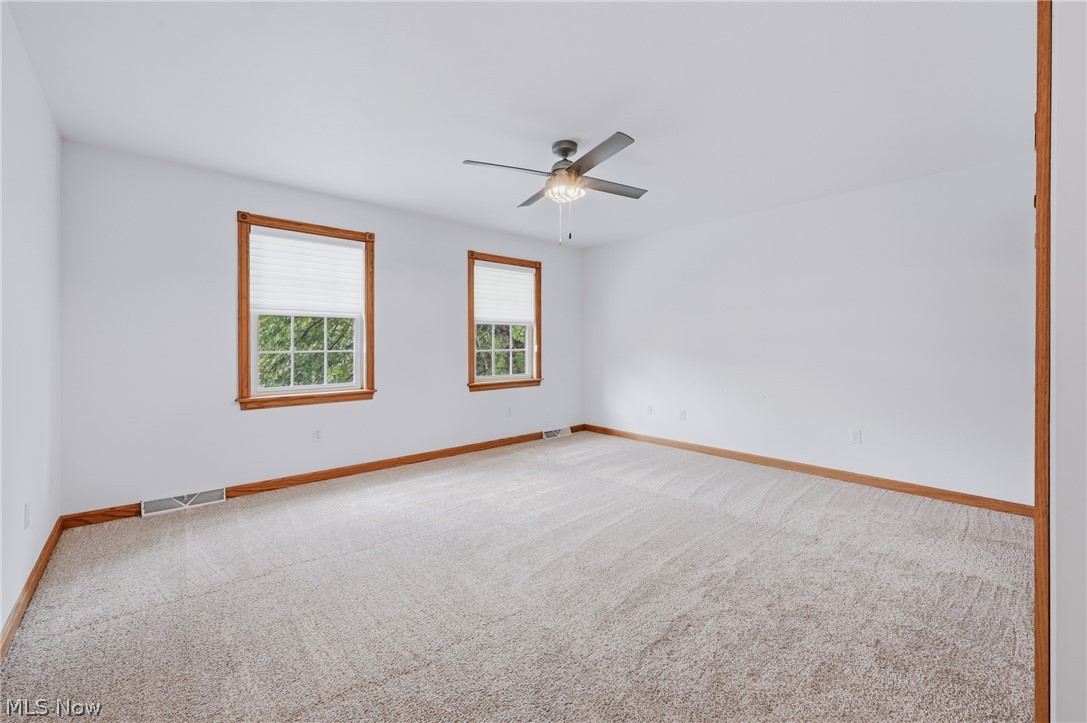 2412 East Pointe Drive SE Warren OH 44484