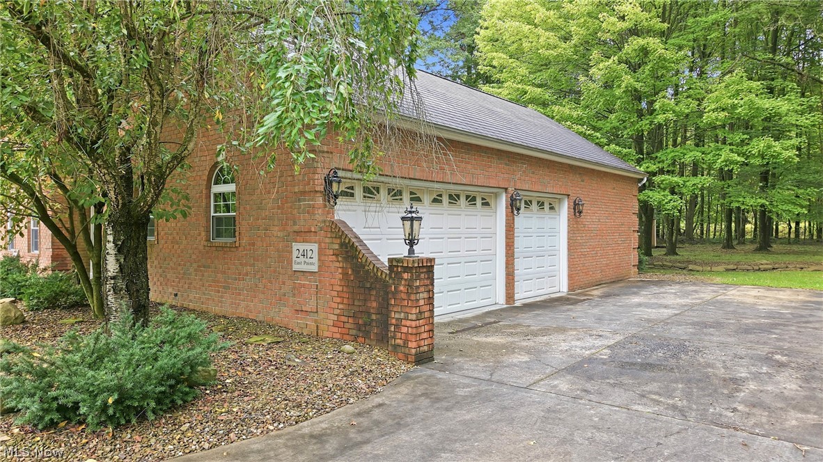 2412 East Pointe Drive SE Warren OH 44484