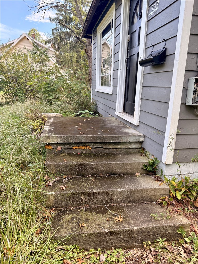 933 Oak Street SW Warren OH 44485