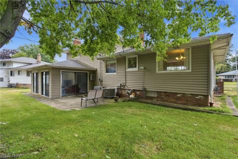 1351 N Circle View Drive Seven Hills OH 44131