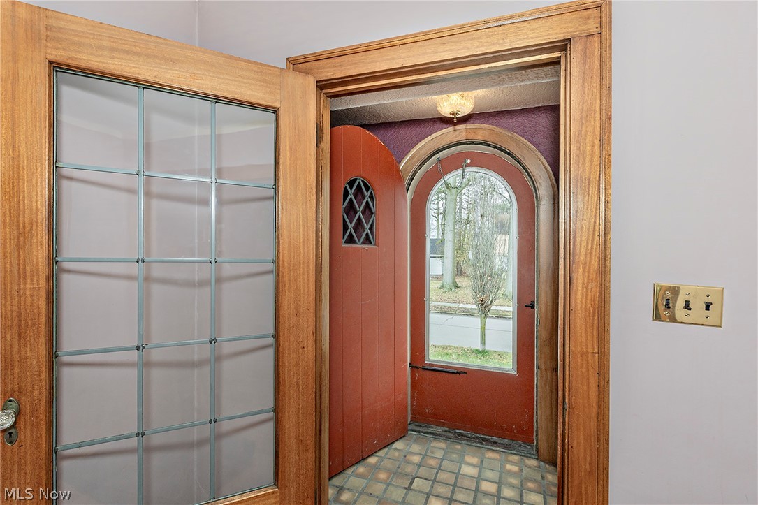1489 Crest Road Cleveland Heights OH 44121