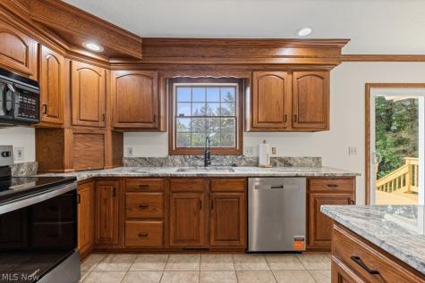 6962 Mapleridge Circle NW Canton OH 44718