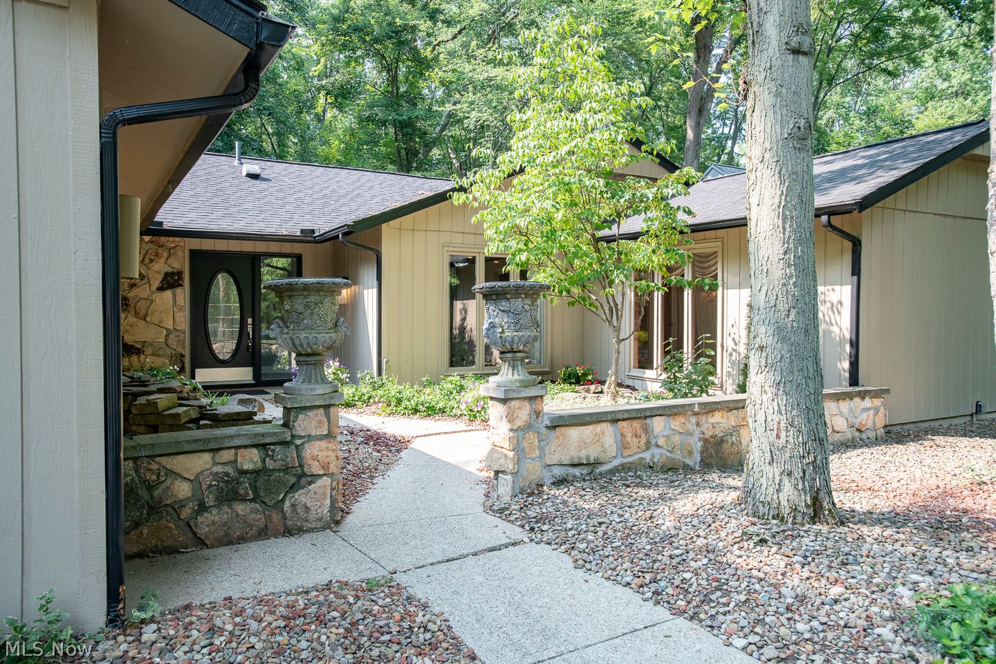 10648 Oak Branch Trail Strongsville OH 44149