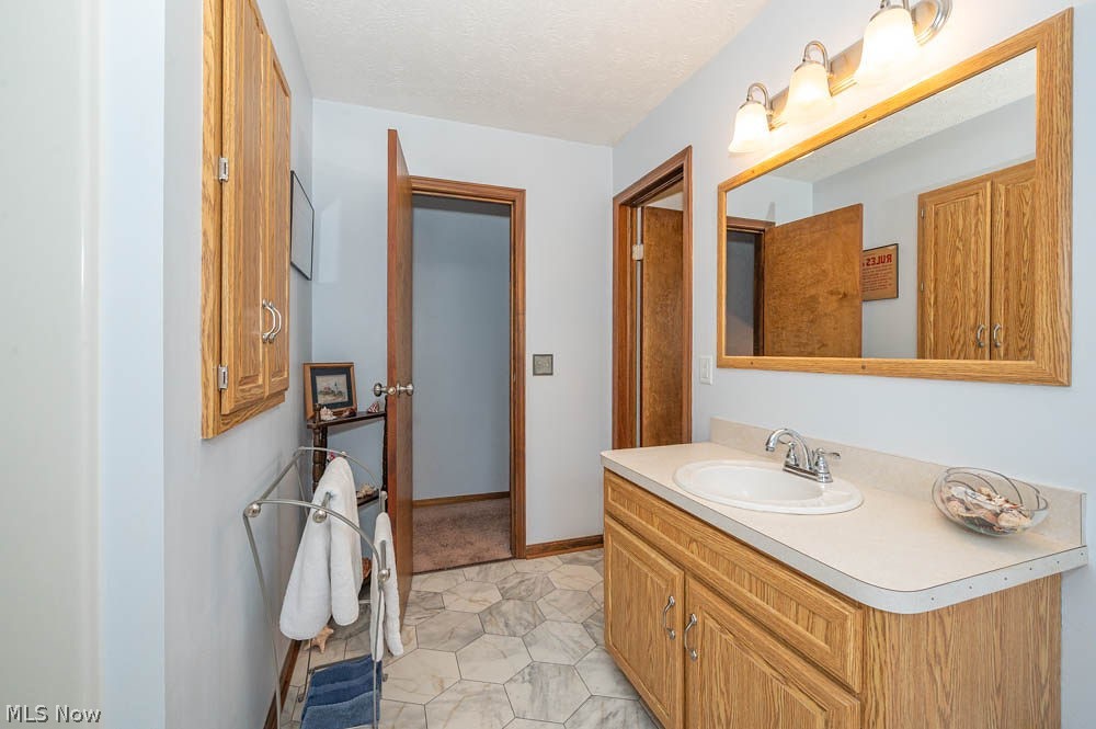 4957 E Calla Road New Middletown OH 44442
