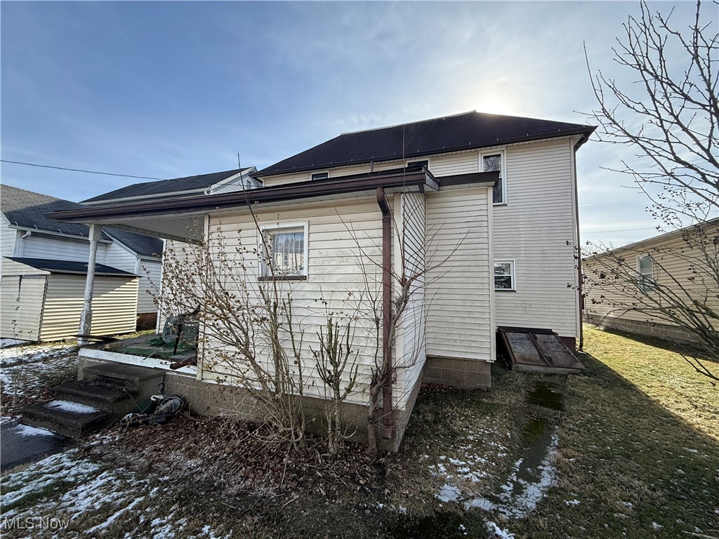 507 W 3rd Street Uhrichsville OH 44683