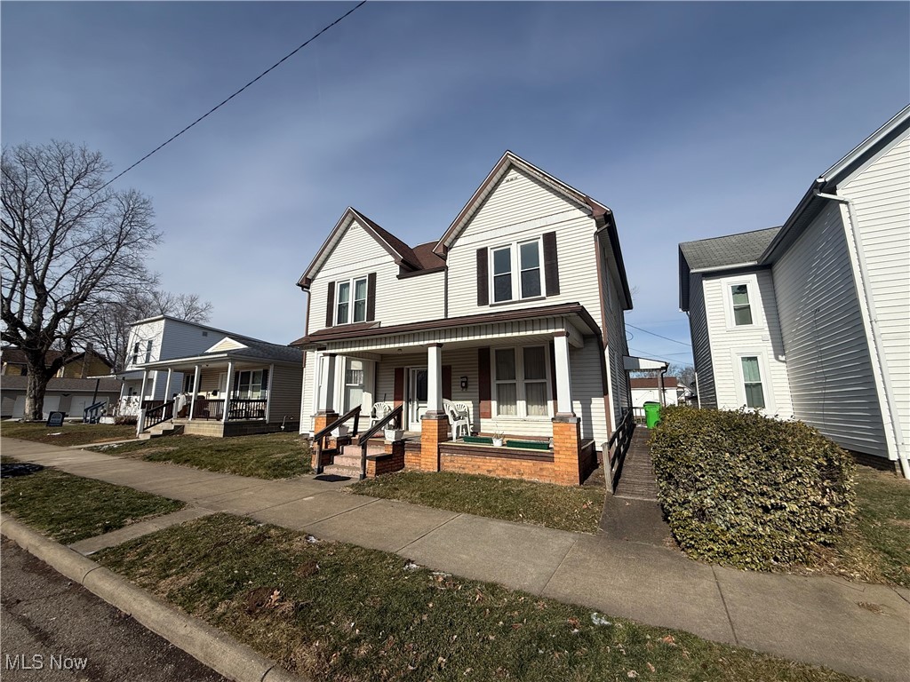 507 W 3rd Street Uhrichsville OH 44683