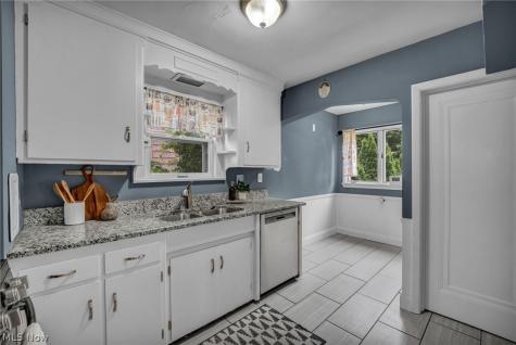 2390 Rinard Road Cleveland Heights OH 44118