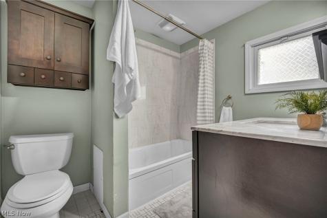 2390 Rinard Road Cleveland Heights OH 44118