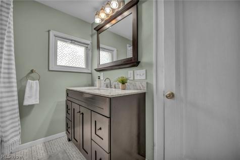 2390 Rinard Road Cleveland Heights OH 44118
