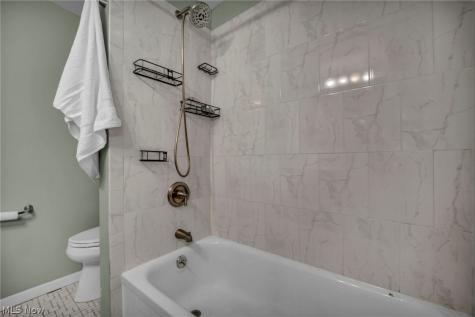 2390 Rinard Road Cleveland Heights OH 44118