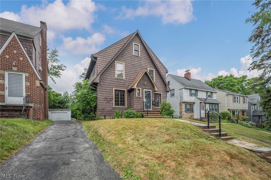 2390 Rinard Road Cleveland Heights OH 44118