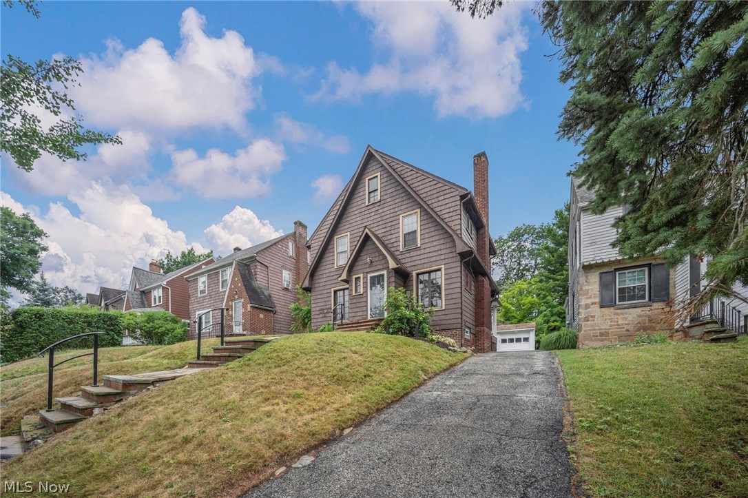2390 Rinard Road Cleveland Heights OH 44118