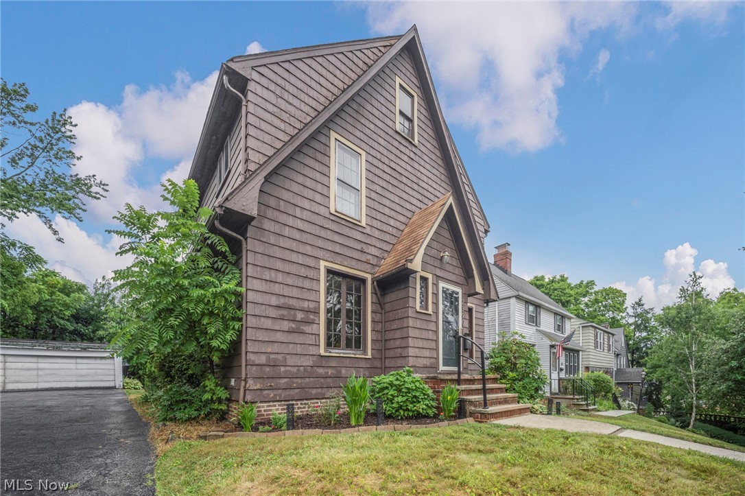 2390 Rinard Road Cleveland Heights OH 44118