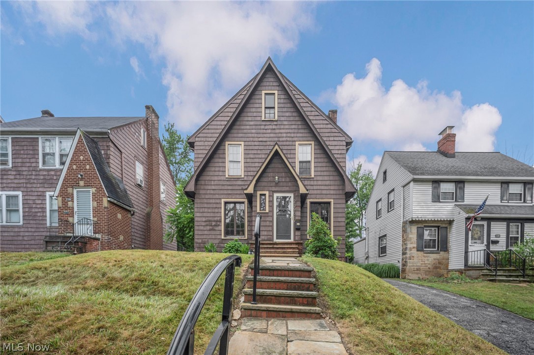 2390 Rinard Road Cleveland Heights OH 44118
