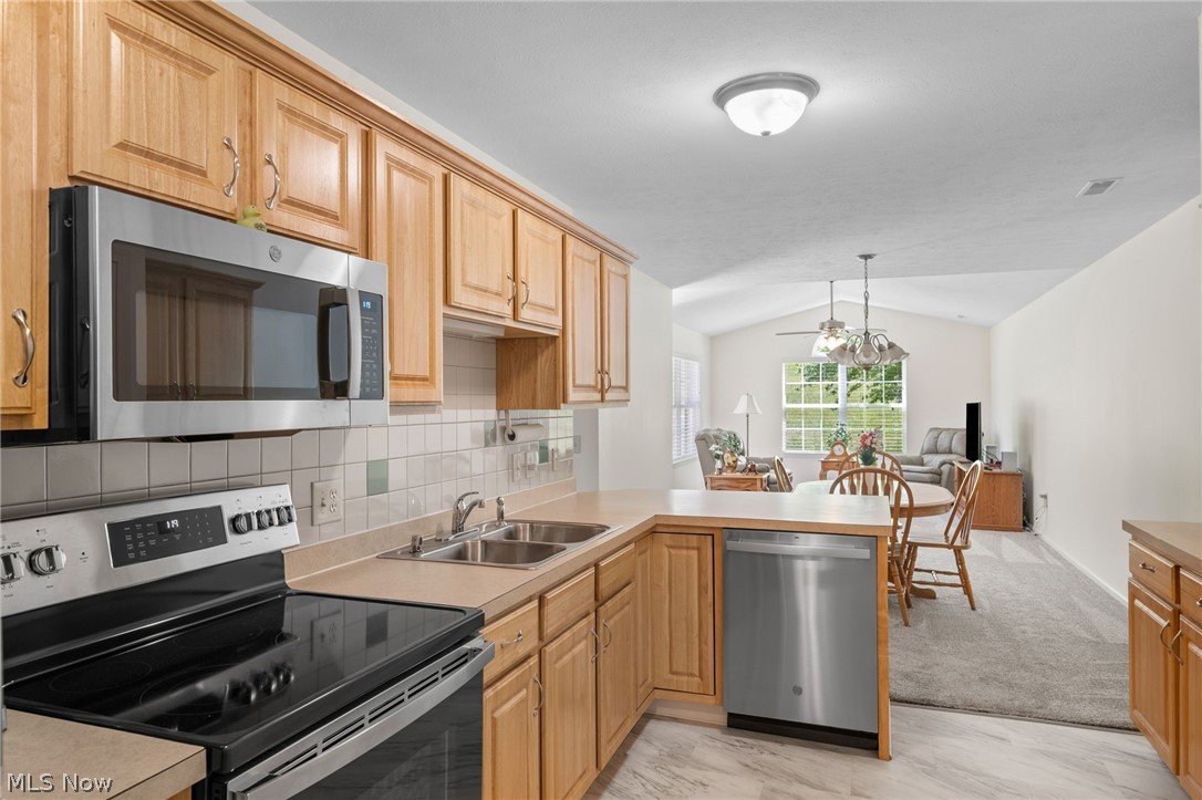 140 Woodbury Glen Street Hartville OH 44632