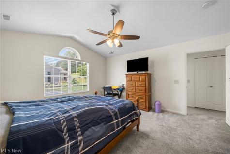 140 Woodbury Glen Street Hartville OH 44632