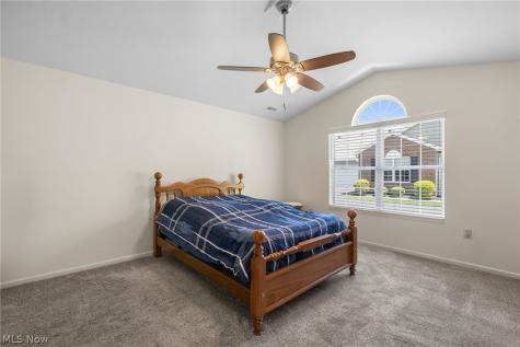 140 Woodbury Glen Street Hartville OH 44632