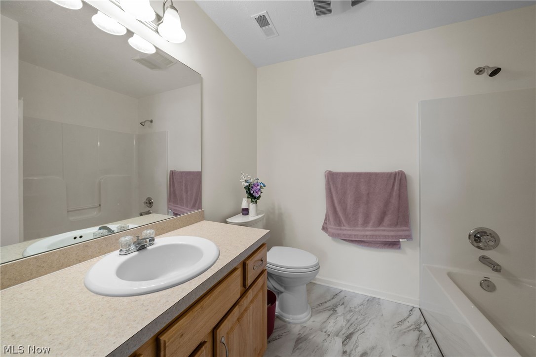 140 Woodbury Glen Street Hartville OH 44632
