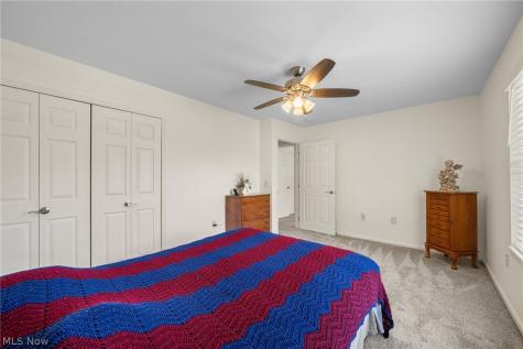 140 Woodbury Glen Street Hartville OH 44632