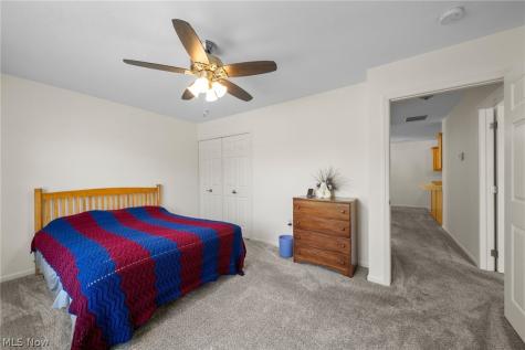 140 Woodbury Glen Street Hartville OH 44632