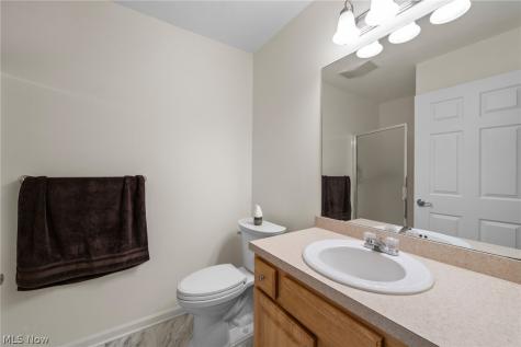 140 Woodbury Glen Street Hartville OH 44632