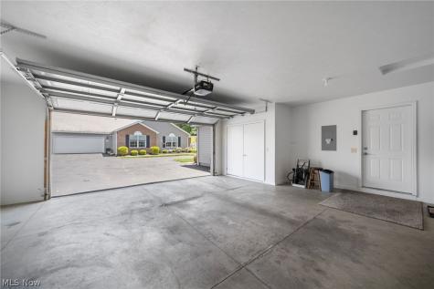 140 Woodbury Glen Street Hartville OH 44632