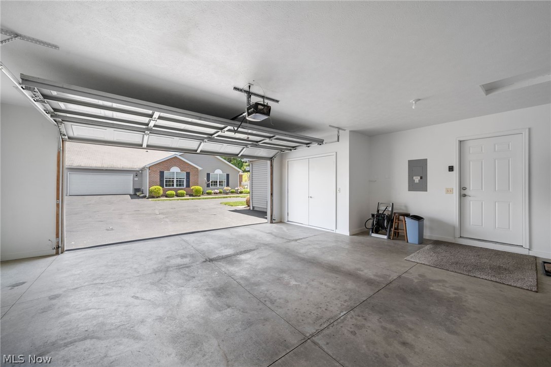140 Woodbury Glen Street Hartville OH 44632
