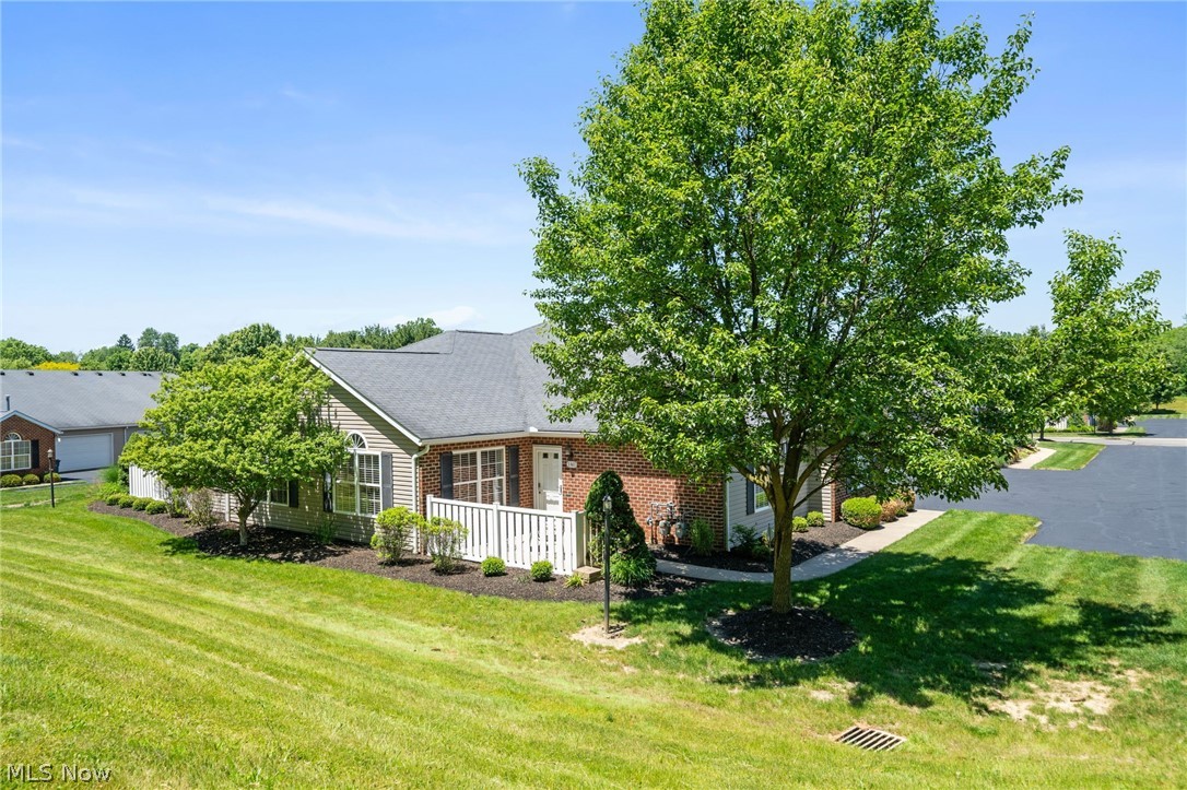 140 Woodbury Glen Street Hartville OH 44632