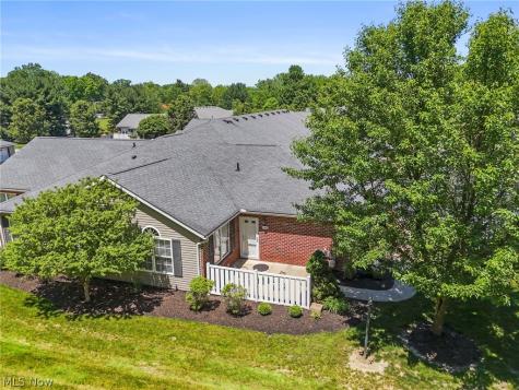 140 Woodbury Glen Street Hartville OH 44632