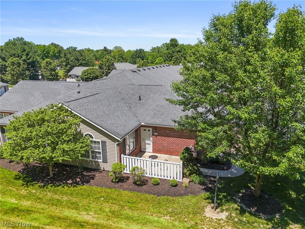 140 Woodbury Glen Street Hartville OH 44632