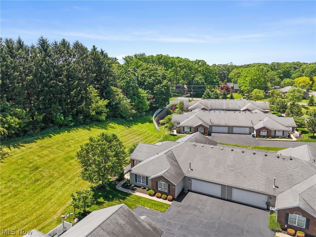 140 Woodbury Glen Street Hartville OH 44632