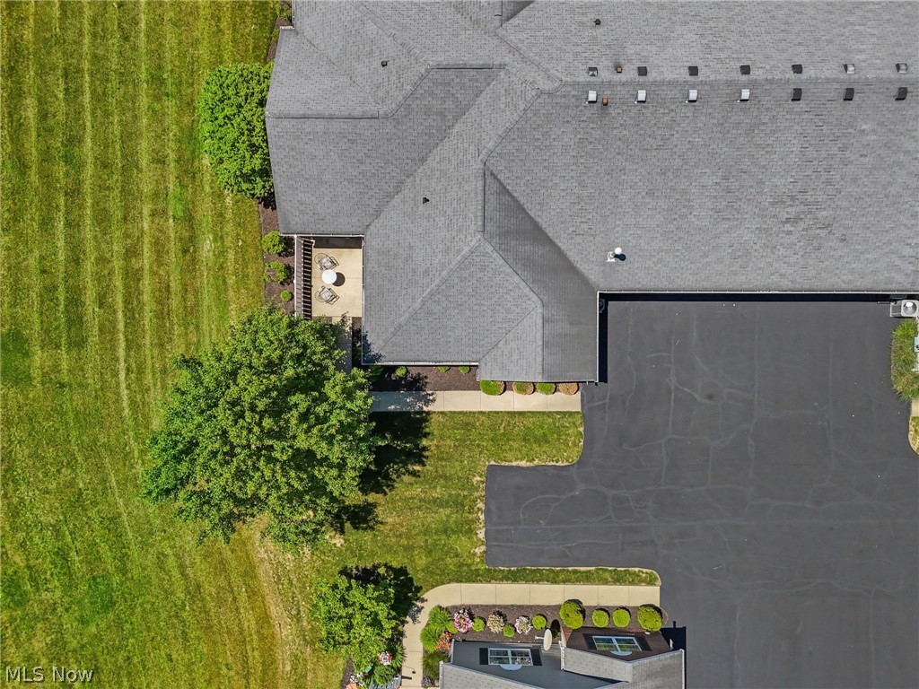 140 Woodbury Glen Street Hartville OH 44632