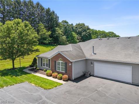 140 Woodbury Glen Street Hartville OH 44632