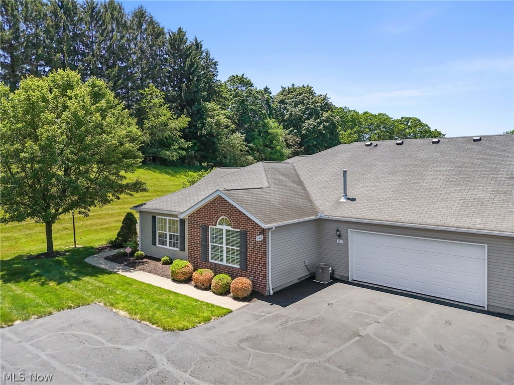 140 Woodbury Glen Street Hartville OH 44632