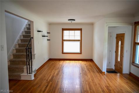 1313 Richmond Road Lyndhurst OH 44124