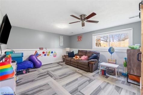 110 Wilshire Court Elyria OH 44035