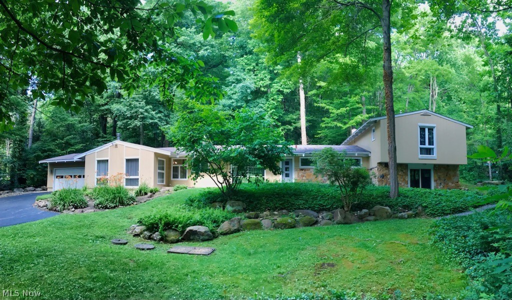 17079 Cats Den Road Chagrin Falls OH 44023