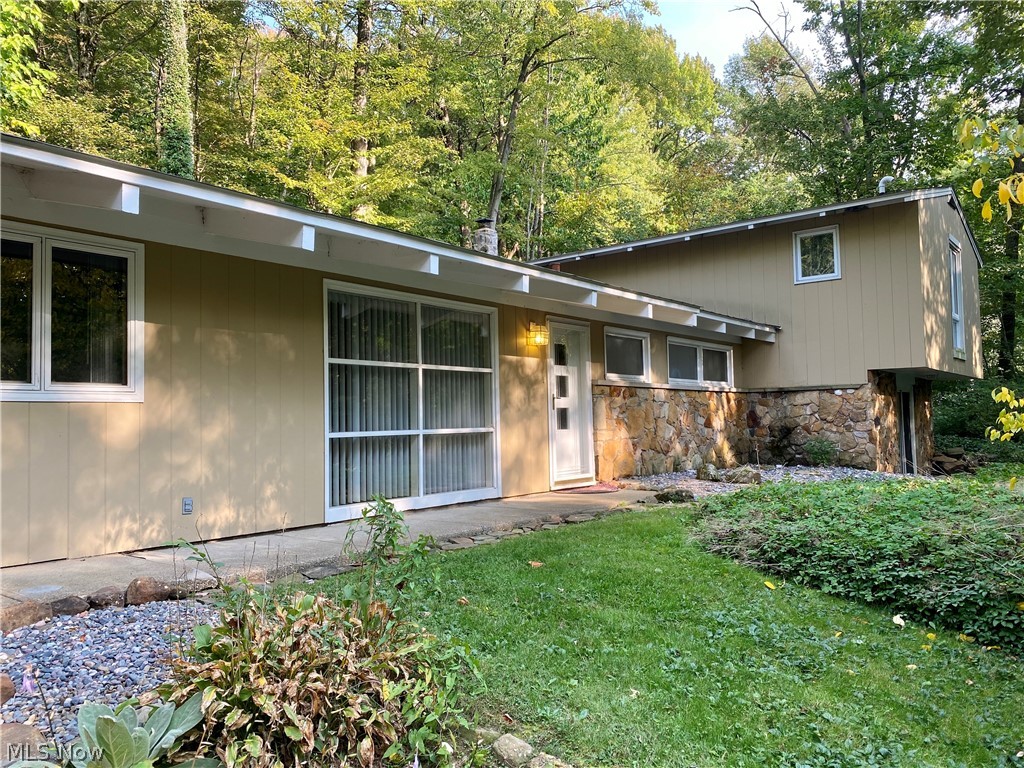 17079 Cats Den Road Chagrin Falls OH 44023