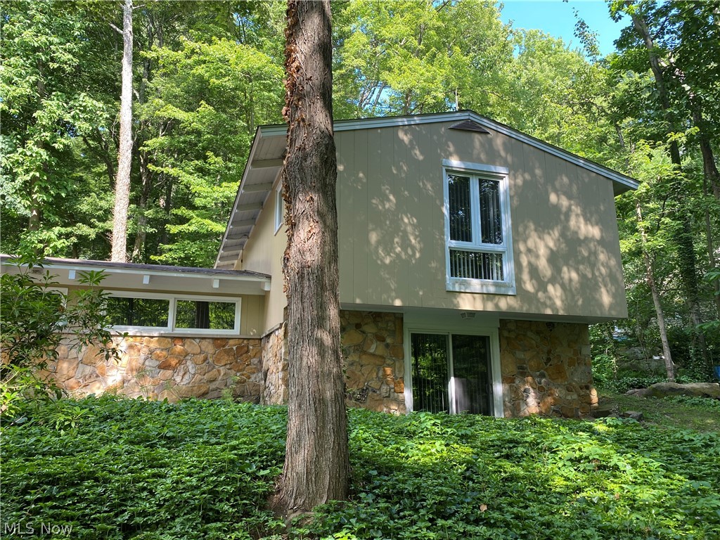 17079 Cats Den Road Chagrin Falls OH 44023