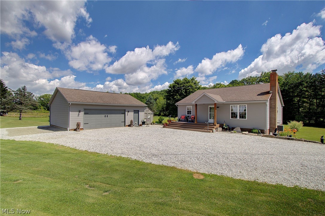 14157 Lisbon Street NE Paris OH 44669