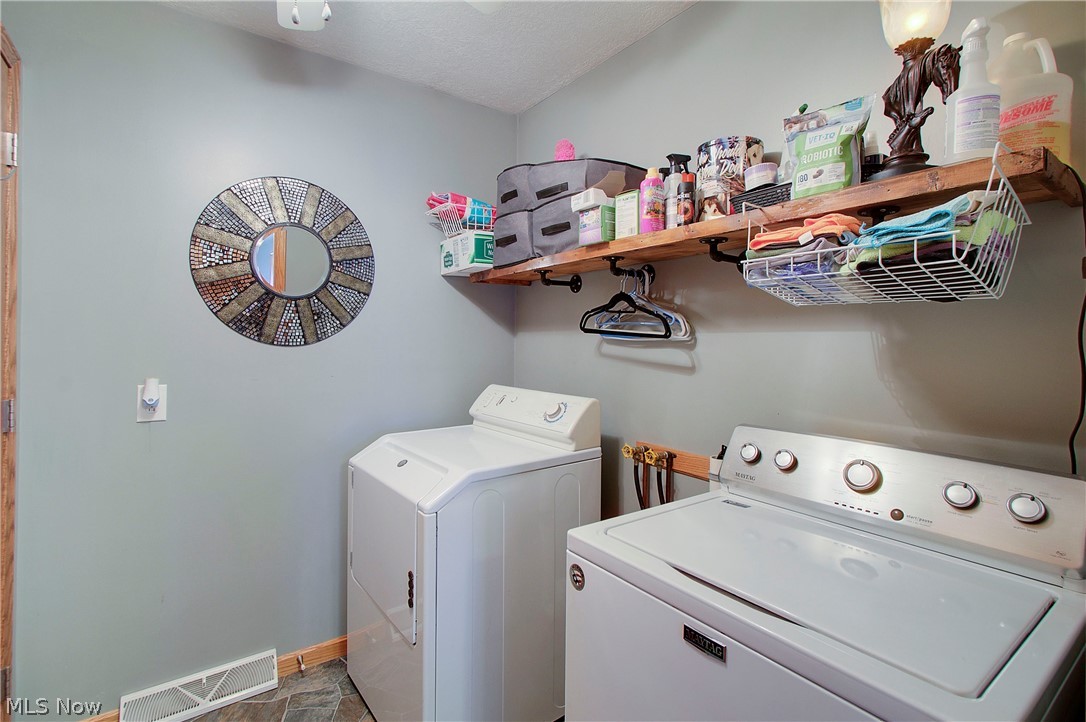 14157 Lisbon Street NE Paris OH 44669