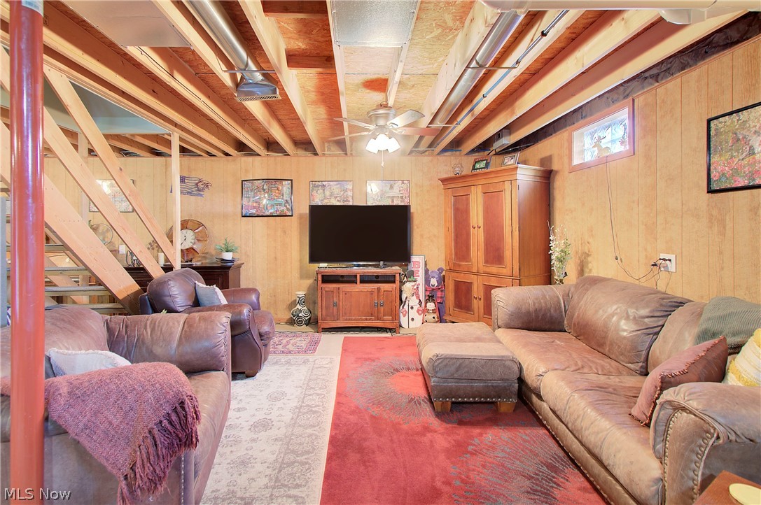 14157 Lisbon Street NE Paris OH 44669